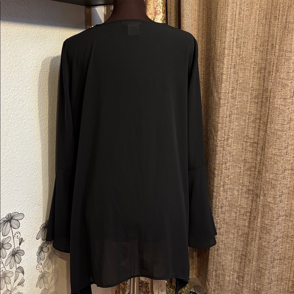 Vantarsi elegant black semi-sheer long bell sleeve blouse. Size XL. - Picture 5 of 17